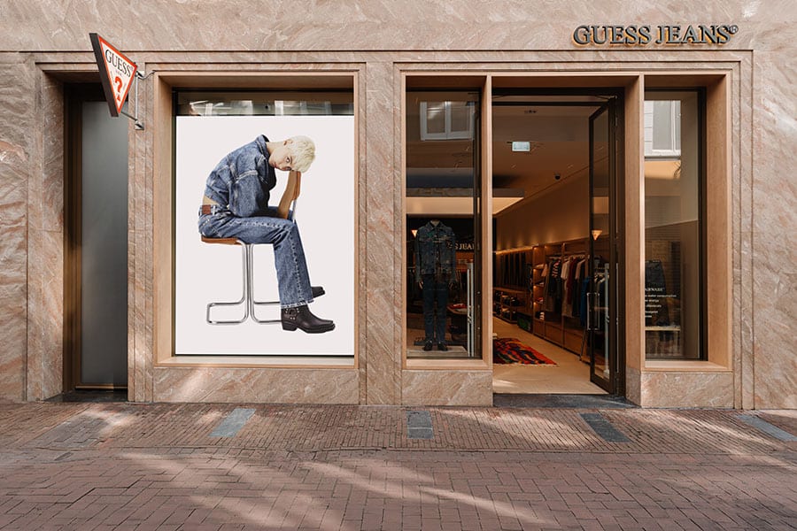 В снимки: Поглед към първия магазин на Guess Jeans в света 1