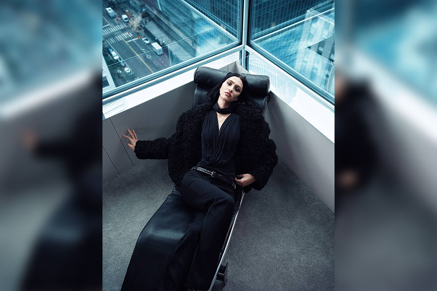 Zara потвърждава стратегията си за „модна къща“ чрез колаборация с Лудовик дьо Сен Сернен 4 7 Zara потвърждава стратегията си за „модна къща“ чрез колаборация с Лудовик дьо Сен Сернен 4